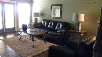 Grand Suite, Lake View | Living area