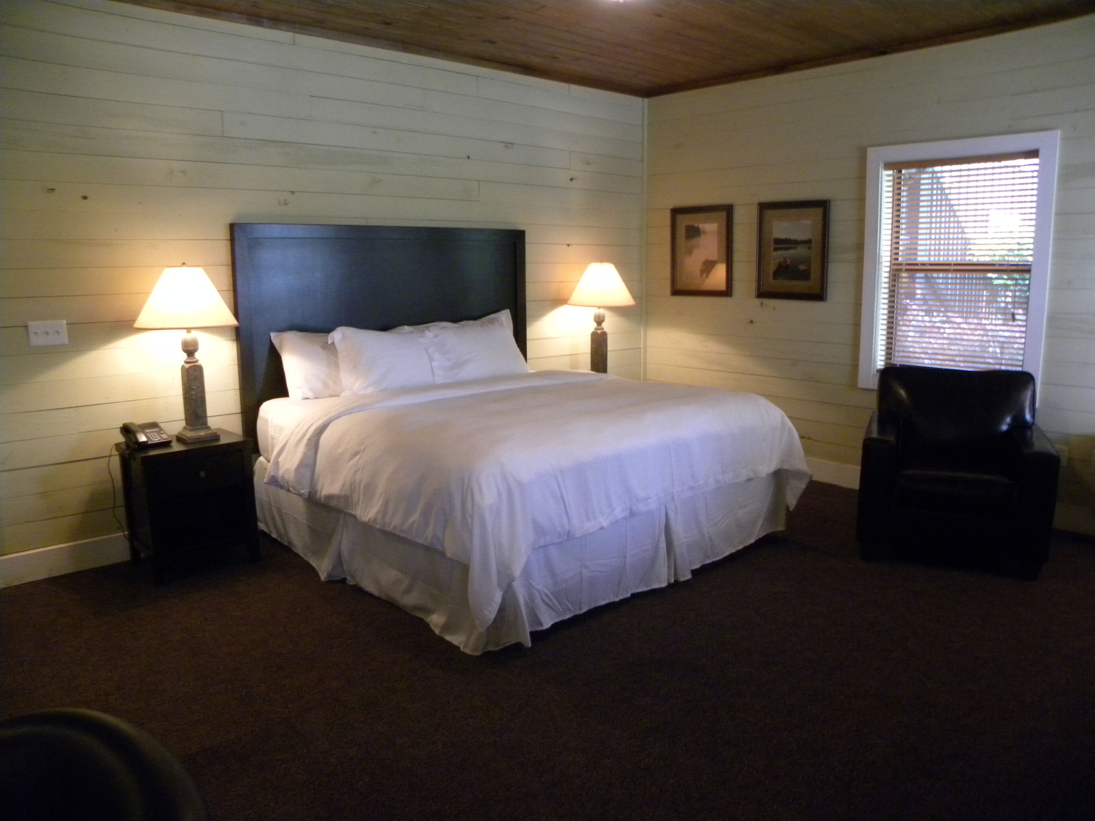 Quarto luxo, vista parcial para o lago