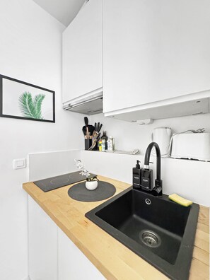 Unclassified image, 5 of 20, button - Studio, 18 m² • 3 min from the Champs-Élysées & the metro (Paris)