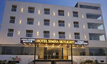 Exterior detail. Hotel Simha Skylight