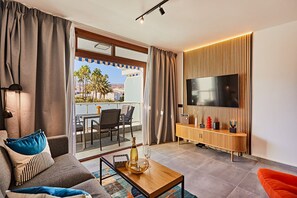 Living area - LUNARIS - next to Yumbo, new and modern (Maspalomas)