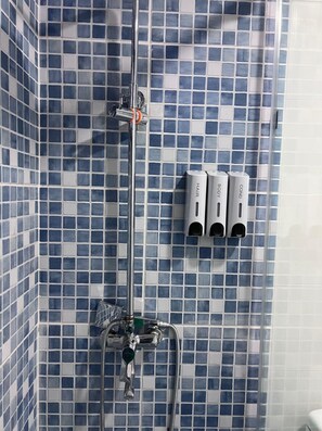 Handtücher, Seife, Toilettenpapier
