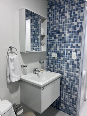 Handtücher, Seife, Toilettenpapier
