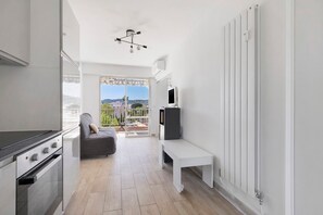 Interior - Juan-les-Pins Studio with Sea View (Antibes)
