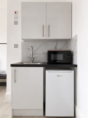 Private kitchen - Modern Self-Contained Studios near Alexandra Palace & Wood Green (London)