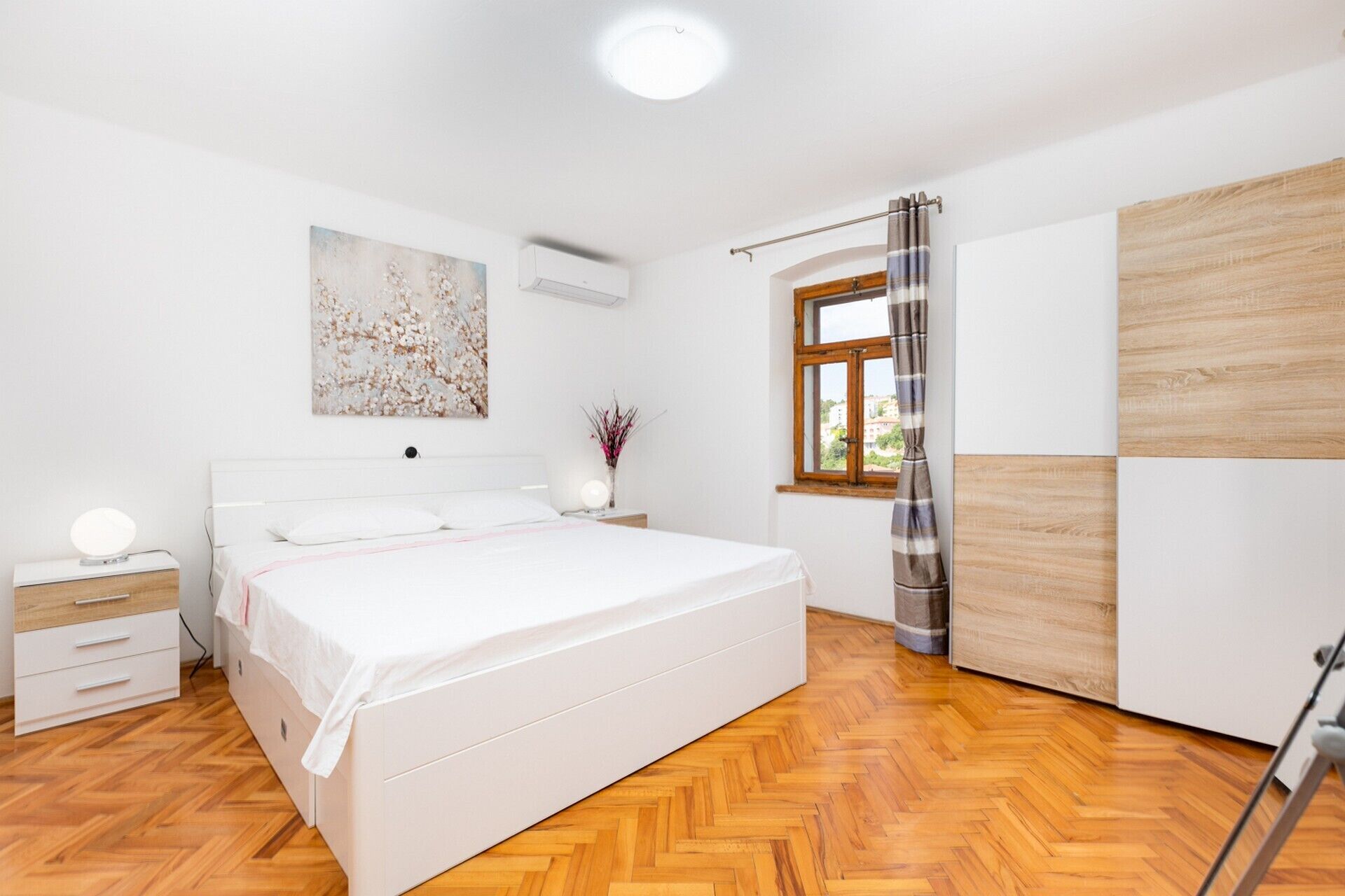 2 Schlafzimmer, Reisekinderbett, kostenloses WLAN, Bettwäsche