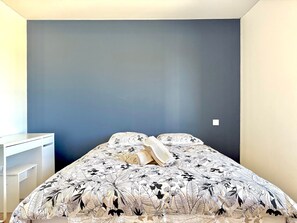 4 chambres, bureau, accès Internet, draps fournis