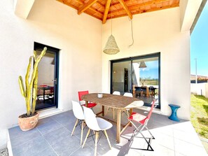 Outdoor dining - Villa Les Vignes – 8 guests in the Gard (Saint-Chaptes)