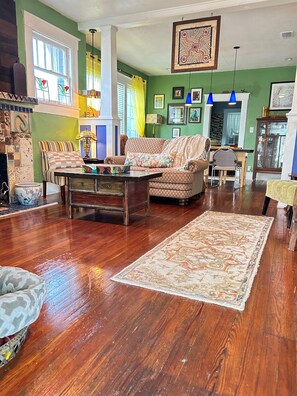 Smart TV, fireplace, printers - Family Retreat w/ Hot Tub, Garden Gate Estate (Pensacola)