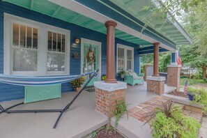 Terrace/patio - Family Retreat w/ Hot Tub, Garden Gate Estate (Pensacola)
