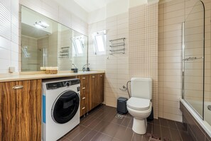 Dusche, Haartrockner, Handtücher, Seife