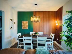 Dining - Charming 3-bedroom house in Ybor/Tampa! Walk to Trolley for events (Tampa)