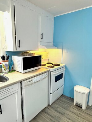 Private kitchen - Elgin cottages are on prime location for the beach, trails, parks & restaurants. (Port Elgin)