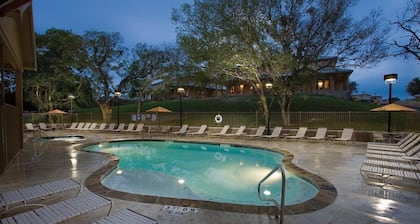 New Braunfels | Family River Escape | Pool + River | 3BR Sleeps 8