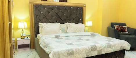 Luxury Apartment, Kitchen | Blackout drapes, soundproofing, iron/ironing board, free WiFi