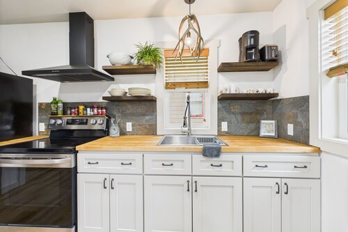 Soothing 1-bedroom house in Lewistown. Pet Friendly Extended Stay