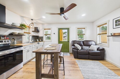 Soothing 1-bedroom house in Lewistown. Pet Friendly Extended Stay