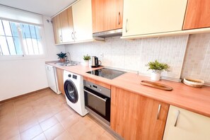 Fridge, microwave, oven, dishwasher - Beach & Golf Townhouse in Bahía de Casares (Casares)