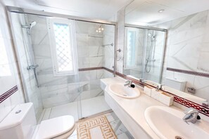 Shower, bidet, towels, toilet paper