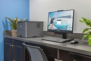 Business centre - Portland | Urban River Retreat | Downtown + River (Portland)