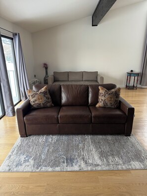 Living area - Adorable 1-bedroom condo with AC in Lake Geneva/ Lake Como (Lake Geneva)