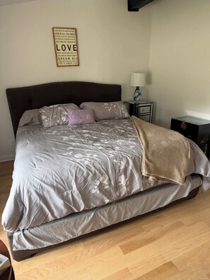 Room - Adorable 1-bedroom condo with AC in Lake Geneva/ Lake Como (Lake Geneva)