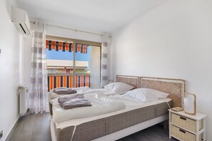 Room - Central Golfe Juan 3-Room Apartment – Quiet, L’Estivallière (Vallauris)