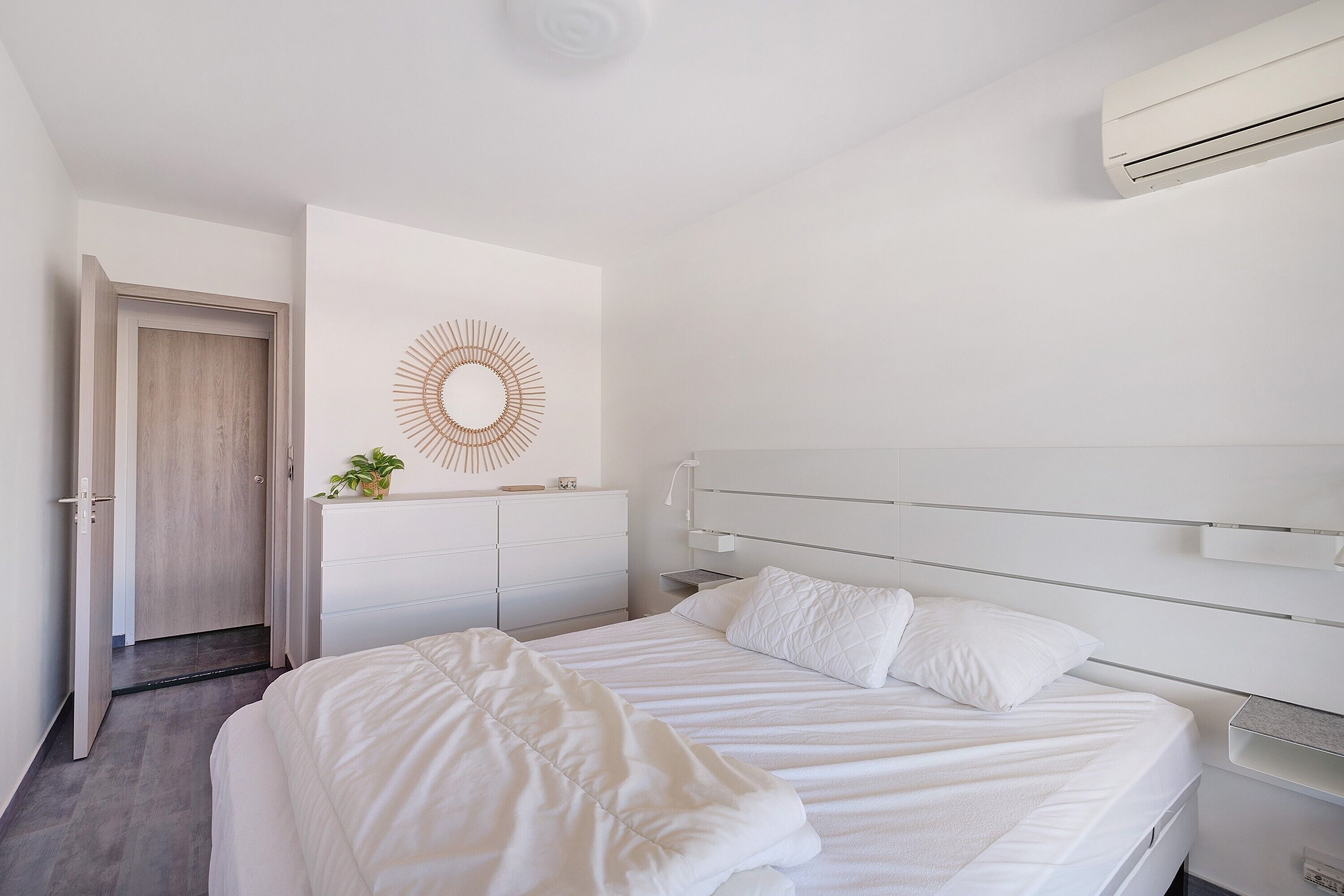 2 chambres, fer et planche à repasser, Wi-Fi, draps fournis
