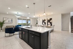 Interior - 10 BD/ 8 BA/ Windsor Island (2120 LC) (Davenport)
