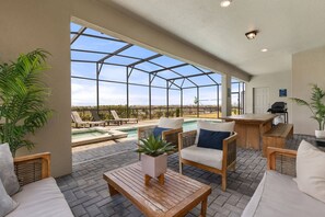 Outdoor dining - 10 BD/ 8 BA/ Windsor Island (2120 LC) (Davenport)