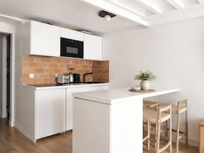 Coffee/tea maker, fridge, microwave - TheBlueStay 351 - Superb Apartment in République (Paris)