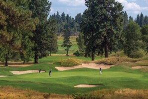 Golf - Klamath Falls | Romantic Golf Retreat | Pool + Golf (Klamath Falls)