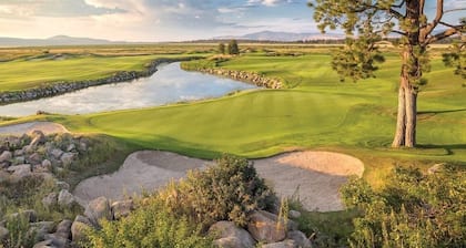Klamath Falls | Romantic Golf Retreat | Pool + Golf