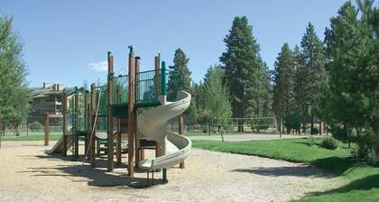 Klamath Falls | Romantic Golf Retreat | Pool + Golf