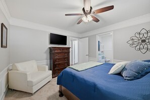 3 bedrooms, free WiFi, bed sheets - WinStar Getaway: 3 bedroom 2 full bath - Sleeps 6-10 - Lot of Parking - EV Port (Gainesville)