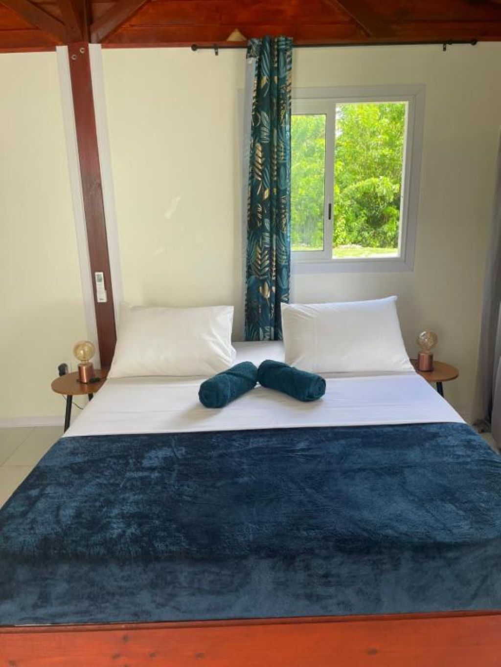 WiFi, bed sheets