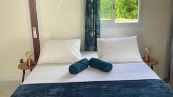 WiFi, bed sheets