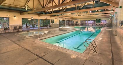 Klamath Falls | Nature Golf Retreat | Pool + Golf | 3BR Sleeps 8