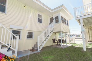 Exterior - Located Beach Block on Houston Street, 1.25 miles from Rehoboth Beach boardwalk. (Dewey Beach)