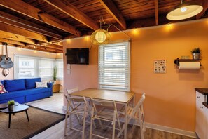 Living area - Located Beach Block on Houston Street, 1.25 miles from Rehoboth Beach boardwalk. (Dewey Beach)