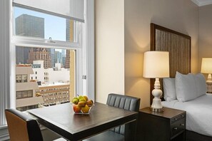 Room - San Francisco | Couples City Escape | Wi-Fi + Gym (San Francisco)