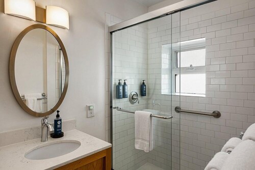 San Francisco | Couples City Escape | Wi-Fi + Gym