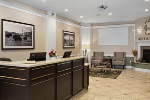 Lobby - San Francisco | Couples City Stay | Wi-Fi + Gym (San Francisco)