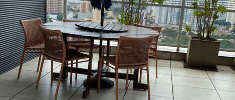 屋外ダイニングエリア