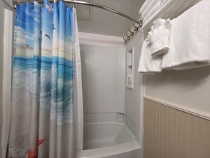 Handtücher, Seife, Shampoo, Toilettenpapier