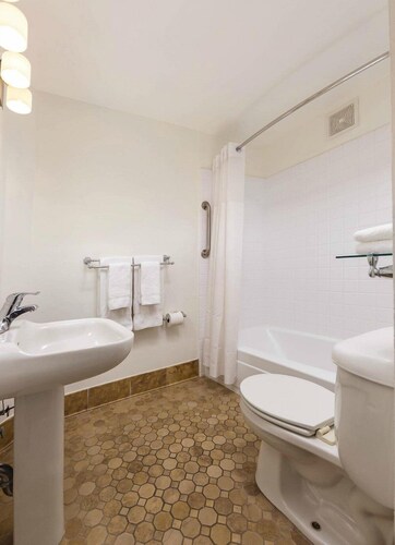 San Francisco | Couples Urban Retreat | Wi-Fi + Gym