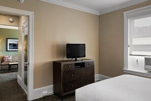 Room - San Francisco | Couples Urban Retreat | Wi-Fi + Gym (San Francisco)