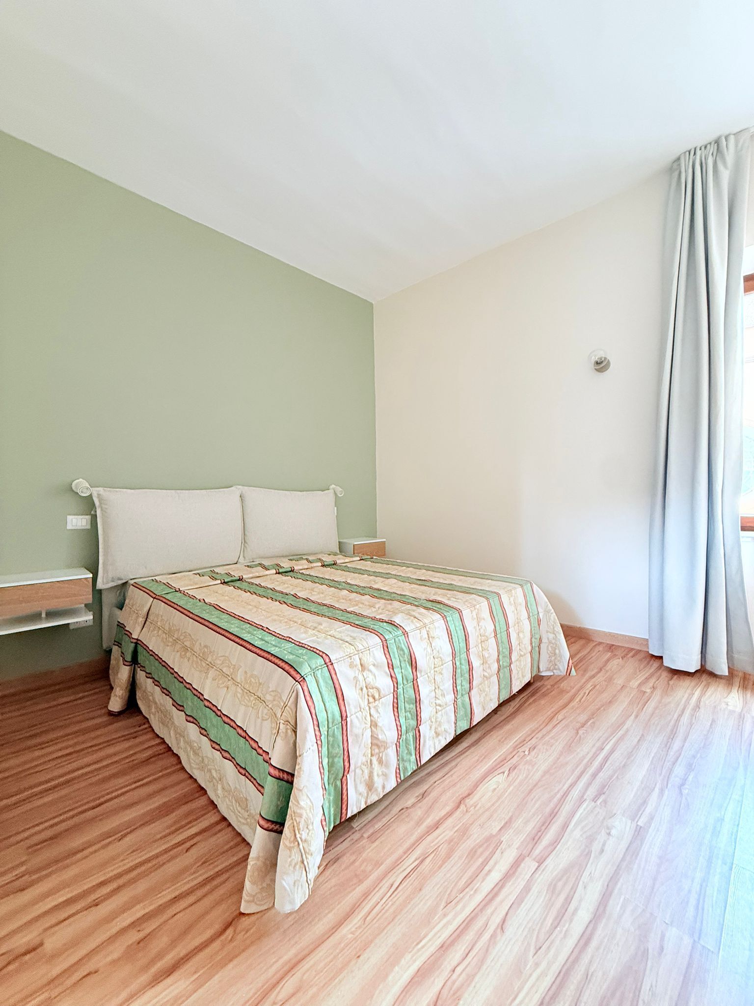 5 habitaciones, internet y ropa de cama 