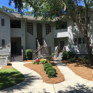 Exterior - 2-bedroom condo in Shipyard Plantation, walkable to the beach (Hilton Head)