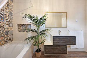 Shower, towels